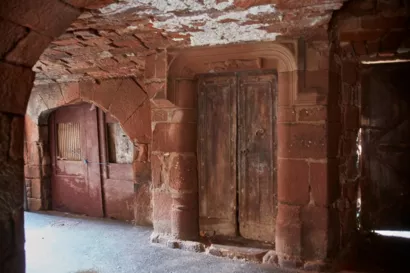 Réhabiliter l'intérieur et l'extérieur de cet îlot patrimonial à Marcillac Vallon