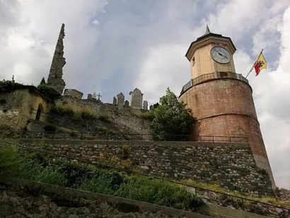 Réparer la tour de l'Horloge à Tende