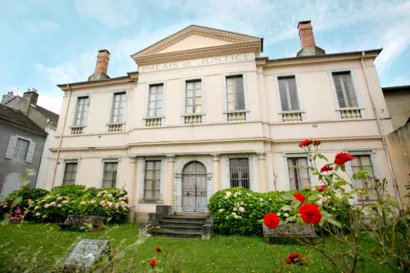 Restaurer l'ancien palais de justice à Bagnères-de-Bigorre