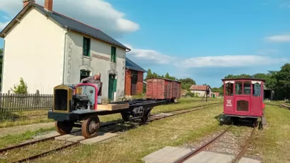 Restaurer l'autorail De Dion-Bouton JM3 et sa remorque à Saint-Jean-de-Linières