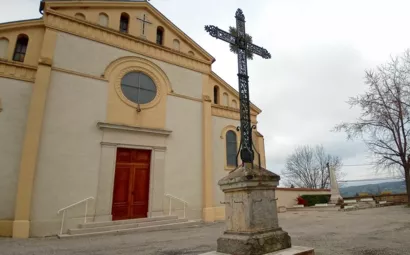 Restaurer la croix de mission de la place de l'église à Faramans