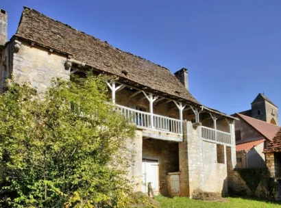 Restaurer la maison principale du village de Saint-Amand-de-Coly