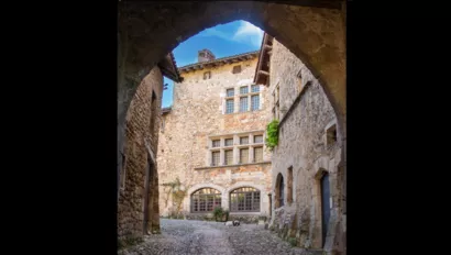 Restaurer la maison sise face à la porte d'en haut à Pérouges
