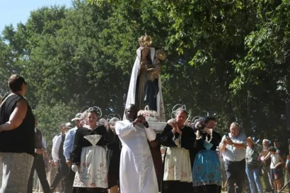 Restaurer la statue de vierge à l'enfant de la chapelle de Notre-Dame-des-Portes à Châteauneuf-du-Faou