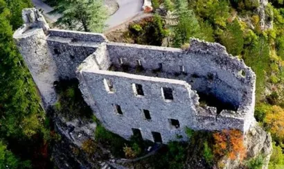 Restaurer le château dit de la “Reine Jeanne” à Guillaumes