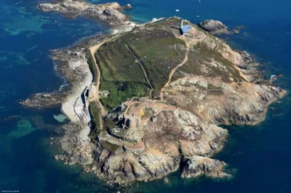Restaurer le phare, le fort et la caserne de l’Île aux Moines à Perros-Guirec