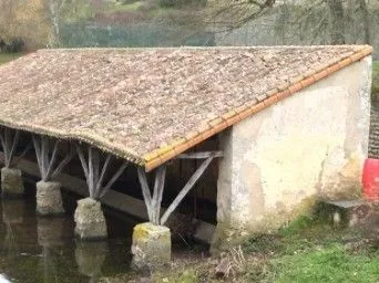 Restaurer les lavoirs d'Ayron